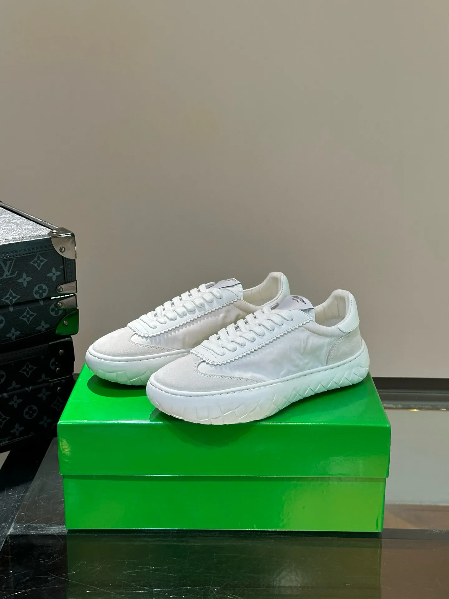 Factory price: 438💰BV/Bottega Veneta🆕New men's moral training sneakers, made of Sneaker technology nylon and suede, inspired by retro basketball shoes, a new interpretation of classic sneakers, a light, comfortable and breathable summer must-have item, the soles are made of classic woven texture, super recognizable, nylon suede stitching, full of texture! Size: 38-44, (45 customized)